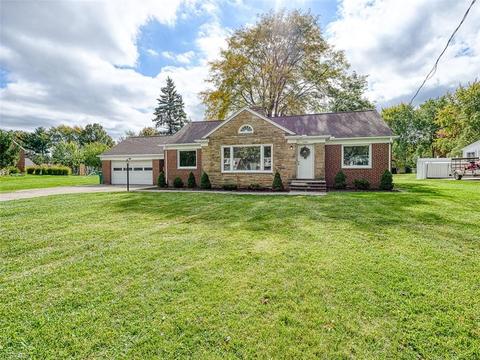288 Mapleview Dr, Seven Hills, OH 44131 photo 2