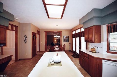 6961 Thicket St NW, Canton, OH 44708 photo 2
