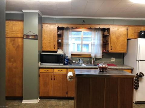 451 E 5th St, Dover, OH 44622 photo 4