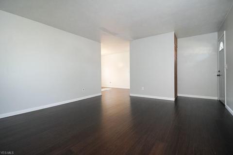 2156 E 39th St, Lorain, OH 44055 photo 4