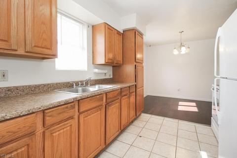 2156 E 39th St, Lorain, OH 44055 photo 11