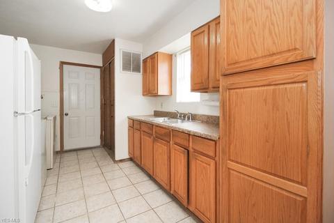 2156 E 39th St, Lorain, OH 44055 photo 10