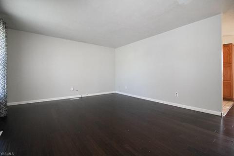 2156 E 39th St, Lorain, OH 44055 photo 5