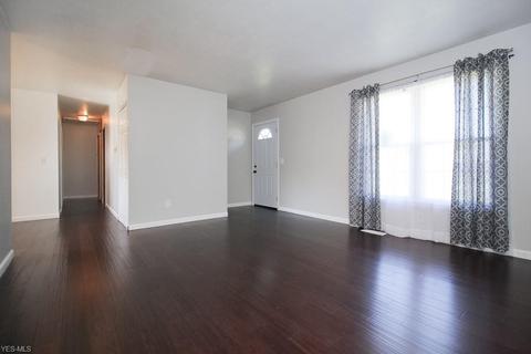 2156 E 39th St, Lorain, OH 44055 photo 3