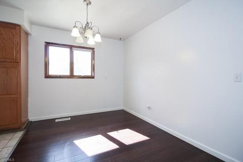 2156 E 39th St, Lorain, OH 44055 photo 6