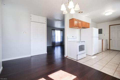 2156 E 39th St, Lorain, OH 44055 photo 8