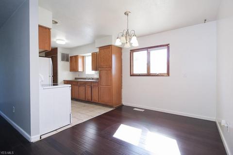 2156 E 39th St, Lorain, OH 44055 photo 7
