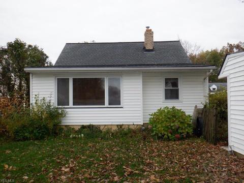 7182 Greenleaf Ave, Parma, OH 44130 photo 2