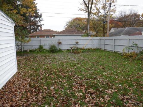 7182 Greenleaf Ave, Parma, OH 44130 photo 4