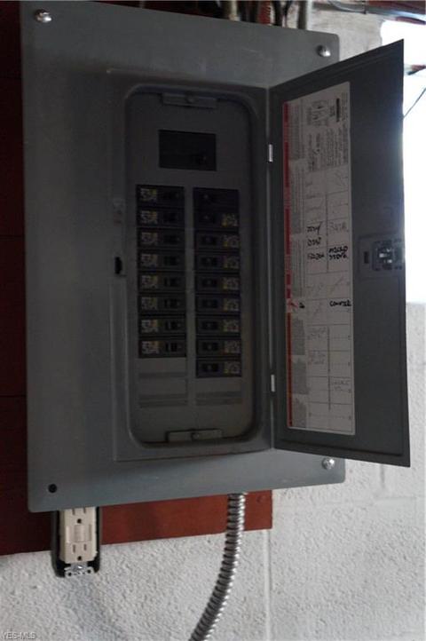 9110 Tracy Trl, Parma, OH 44130 photo 17