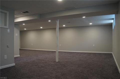 9110 Tracy Trl, Parma, OH 44130 photo 13