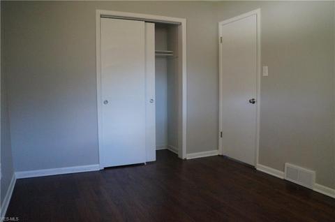 9110 Tracy Trl, Parma, OH 44130 photo 9