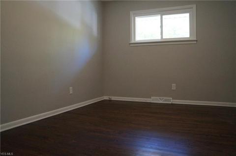 9110 Tracy Trl, Parma, OH 44130 photo 11