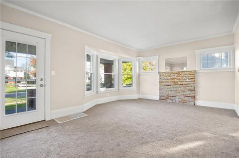 227 Eastern Heights Blvd, Elyria, OH 44035 photo 3