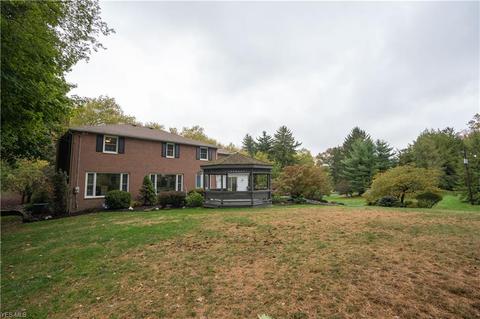 2445 Strathmore Dr NW, Canton, OH 44708 photo 2