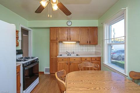 9014 Beech Ave, Brooklyn, OH 44144 photo 6
