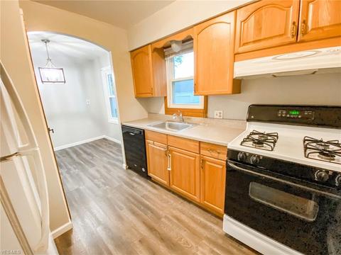 4614 Krueger Ave, Parma, OH 44134 photo 3