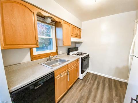 4614 Krueger Ave, Parma, OH 44134 photo 2