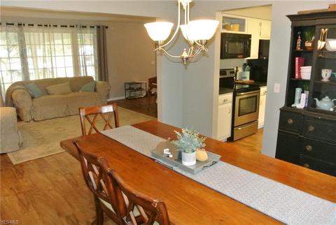 148 Illinois Cir, Elyria, OH 44035 photo 6
