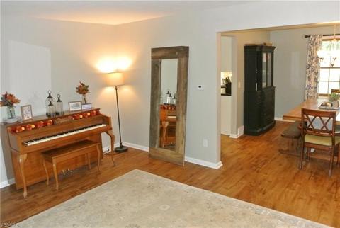 148 Illinois Cir, Elyria, OH 44035 photo 5