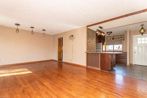 2938 W 9th St, Ashtabula, OH 44004 photo 2