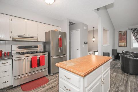 2051 E 37th St, Lorain, OH 44055 photo 2