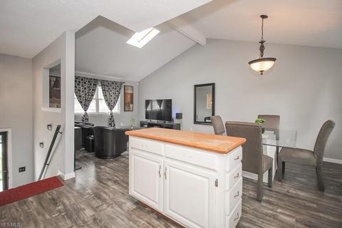 2051 E 37th St, Lorain, OH 44055 photo 3