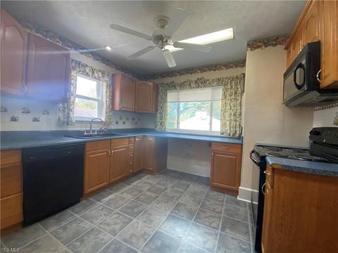 618 Cambridge Ave, Elyria, OH 44035 photo 4
