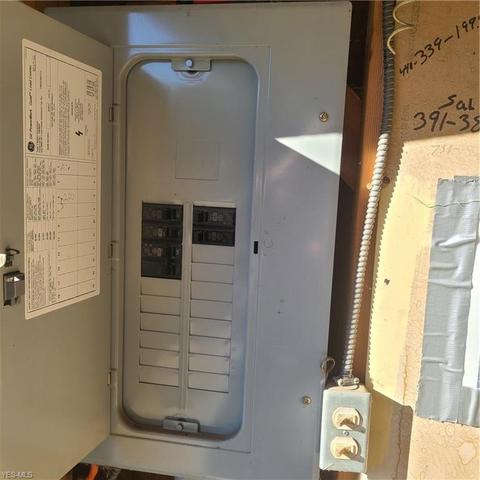 835 E 232nd St, Euclid, OH 44123 photo 5