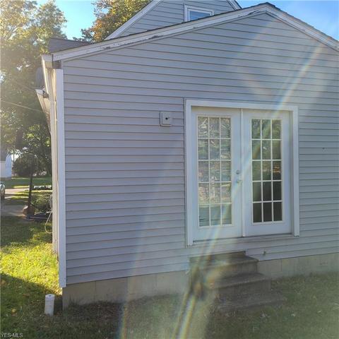 835 E 232nd St, Euclid, OH 44123 photo 3