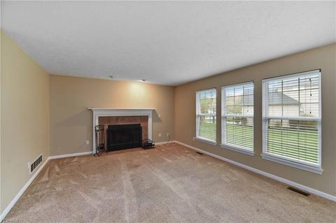 32862 Walnut Dr, Avon, OH 44011 photo 2