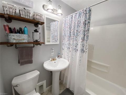 509 Henry St, Elyria, OH 44035 photo 16
