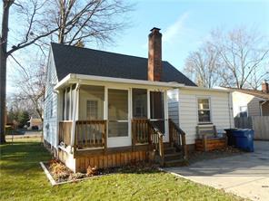 4495 Selhurst Rd, North Olmsted, OH 44070 photo 3