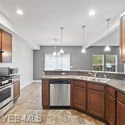 4530 Blush Ct, Lorain, OH 44053 photo 4