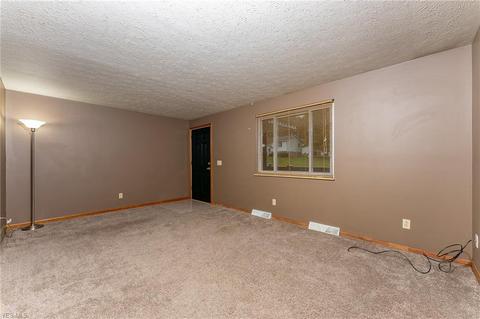 1833 Thackeray Ave NW, Massillon, OH 44646 photo 2