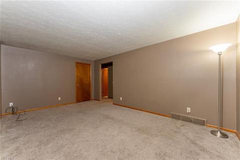1833 Thackeray Ave NW, Massillon, OH 44646 photo 3