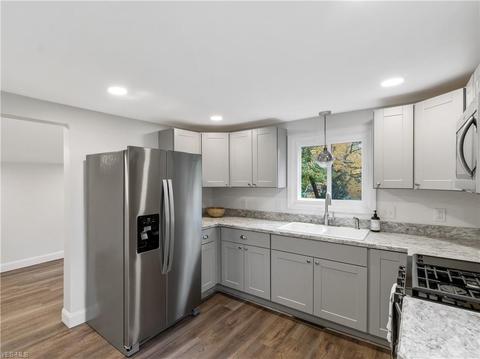 210 E Walnut St, Wadsworth, OH 44281 photo 6