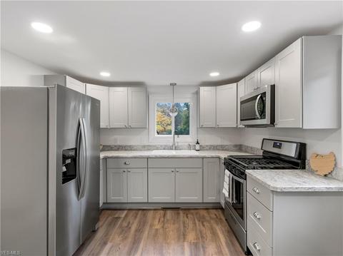 210 E Walnut St, Wadsworth, OH 44281 photo 4