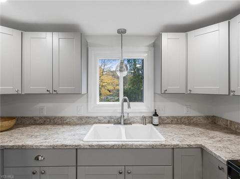 210 E Walnut St, Wadsworth, OH 44281 photo 5
