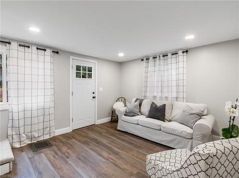 210 E Walnut St, Wadsworth, OH 44281 photo 8