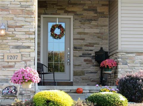 1207 Meadowbrook Dr, Dover, OH 44622 photo 2