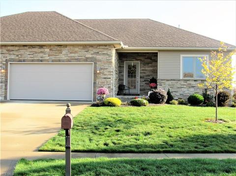 1207 Meadowbrook Dr, Dover, OH 44622 photo 1