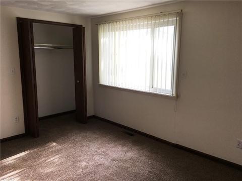 4231 Ivanhoe Dr, Lorain, OH 44053 photo 14