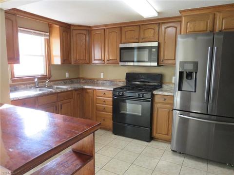 537 Purdue Ave, Elyria, OH 44035 photo 5
