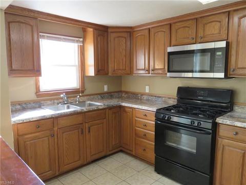 537 Purdue Ave, Elyria, OH 44035 photo 3