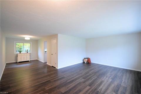 7627 Cecelia Dr, Parma, OH 44134 photo 9