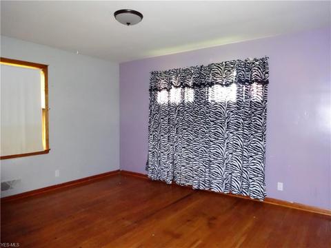 3940 W Sprague Rd, Parma, OH 44134 photo 8