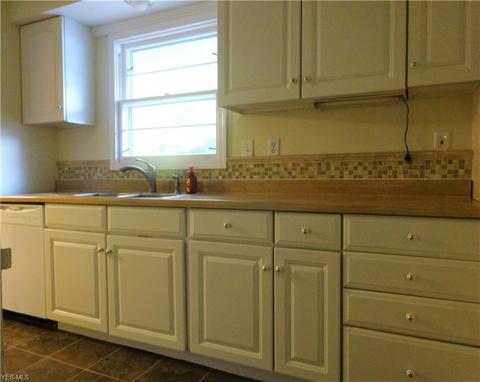 3940 W Sprague Rd, Parma, OH 44134 photo 3