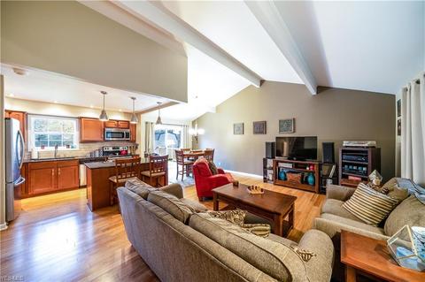 2885 Saint Clair Dr, Copley, OH 44321 photo 7