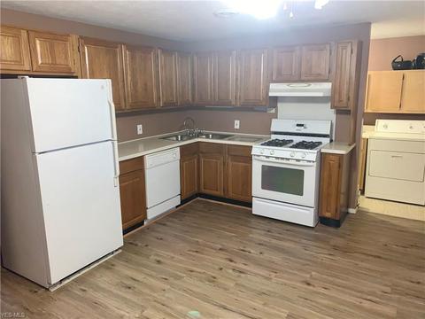 628 Baldwin Ave, Elyria, OH 44035 photo 5